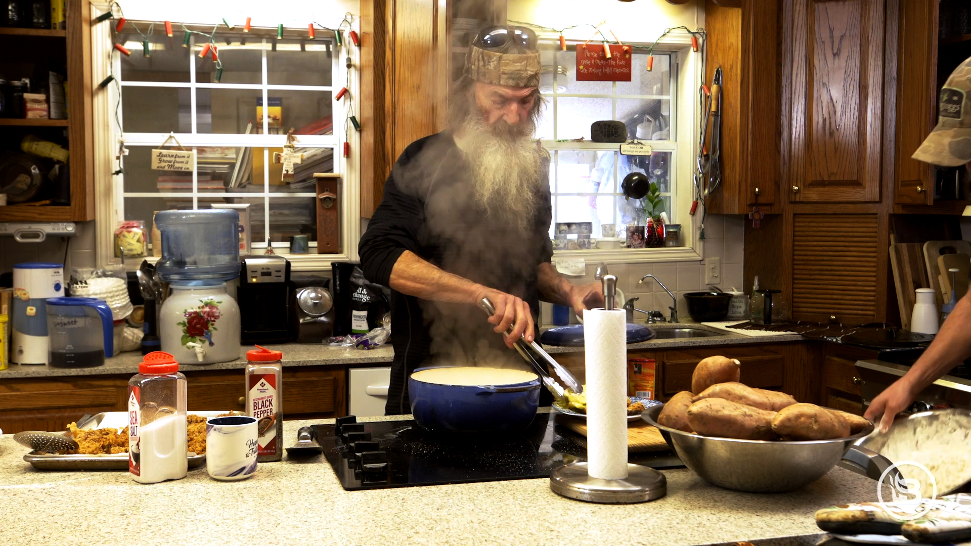 Kay Robertson Cooking The WORLD’S GREATEST FRIED CHICKEN!!! Is It